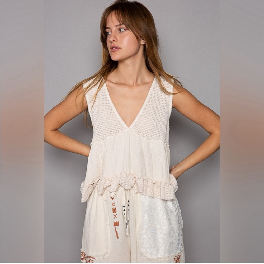 NWOT Sleeveless thermal cropped baby doll top in neutral